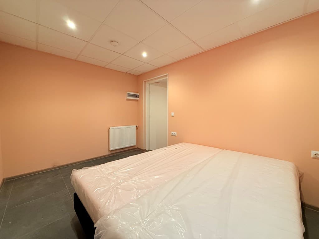 Bedrijfspand foto 13