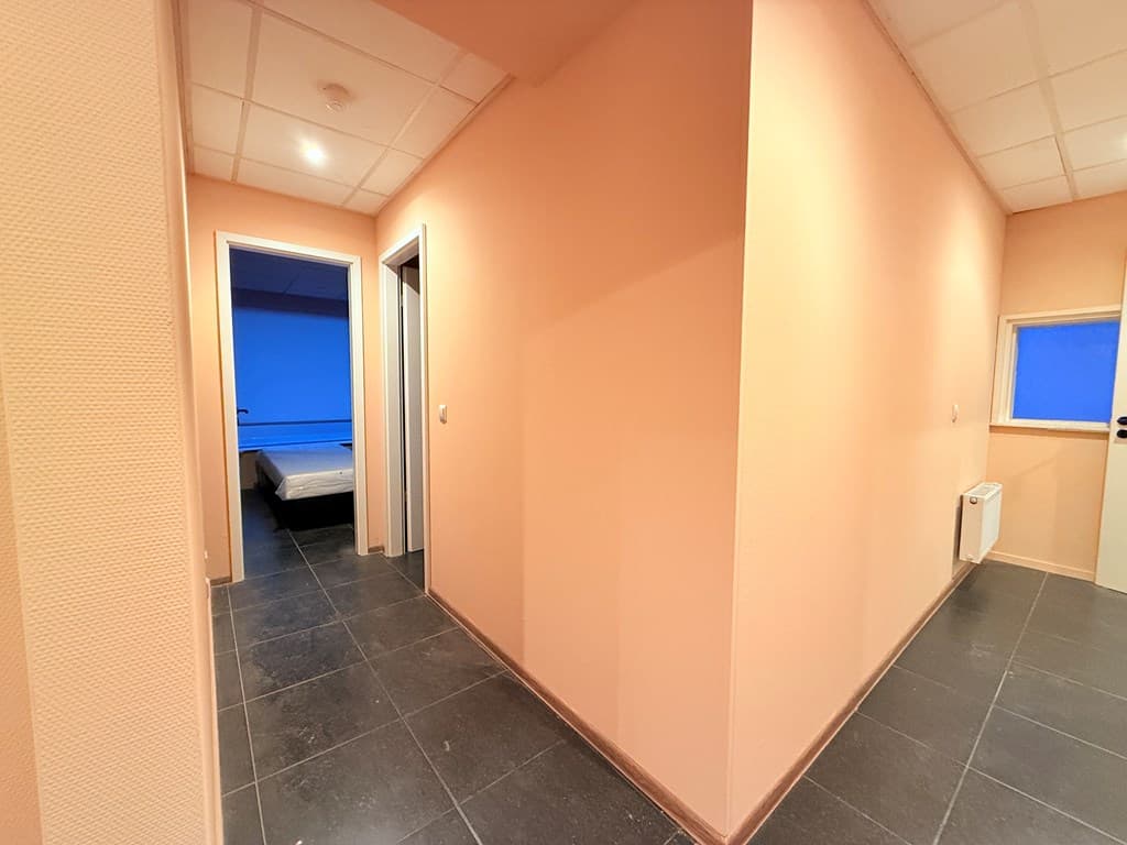 Bedrijfspand foto 19