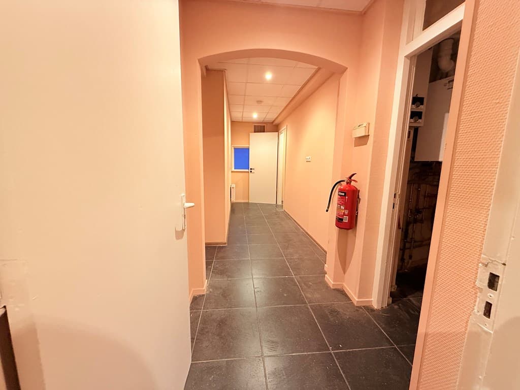 Bedrijfspand foto 18