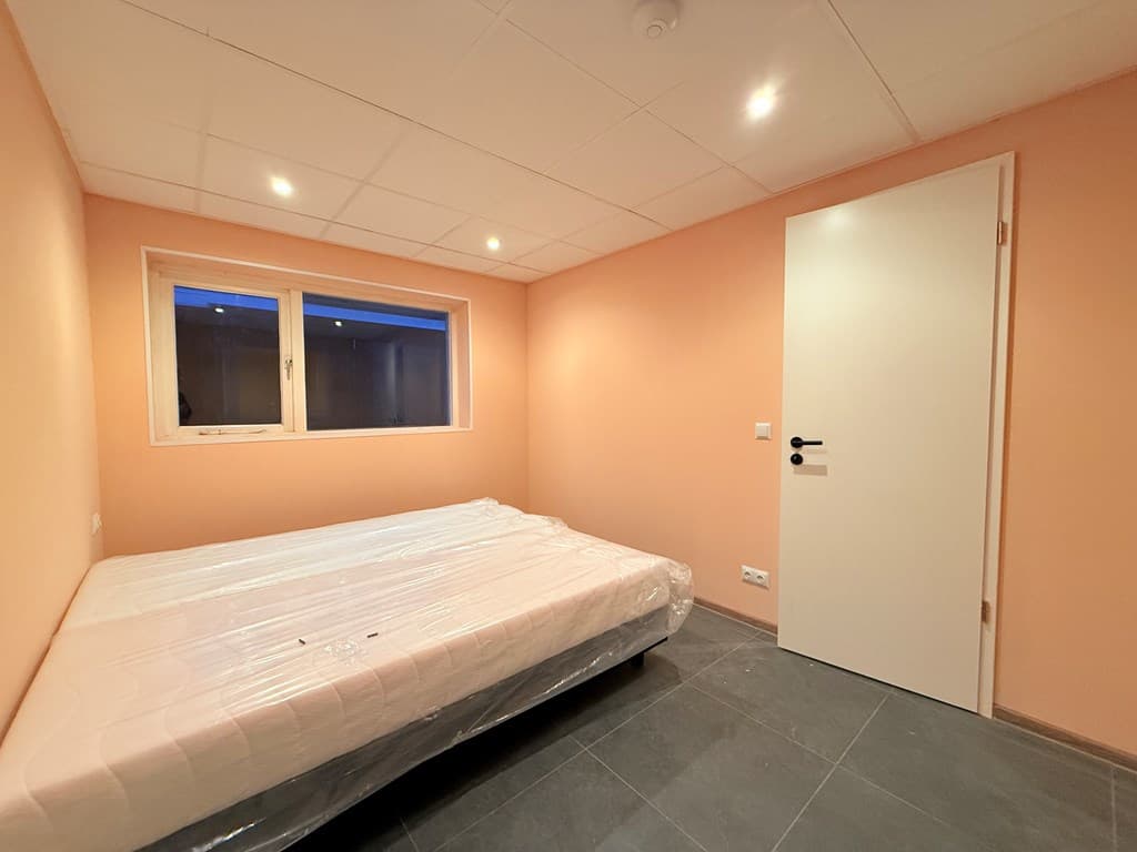 Bedrijfspand foto 12