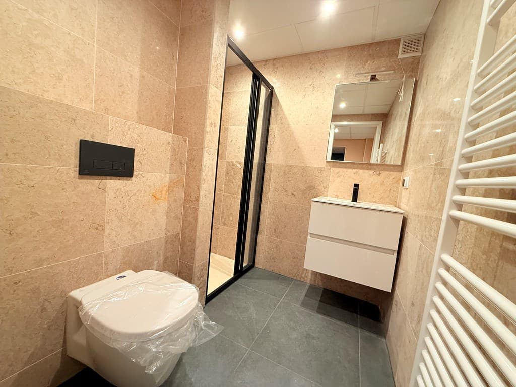 Bedrijfspand foto 11